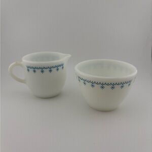Vintage Corelle Snowflake Blue/Snowflake Garland Creamer Sugar Set